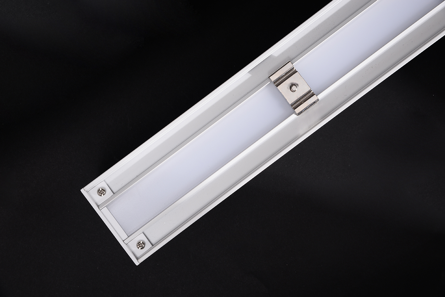 Linkable Linear Light L7290 Glow up and down